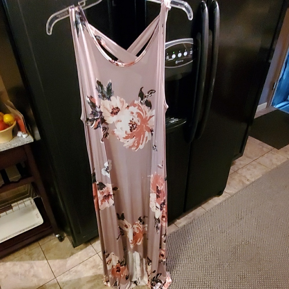 Reb & J Large Floral Maxi Dress w pockets